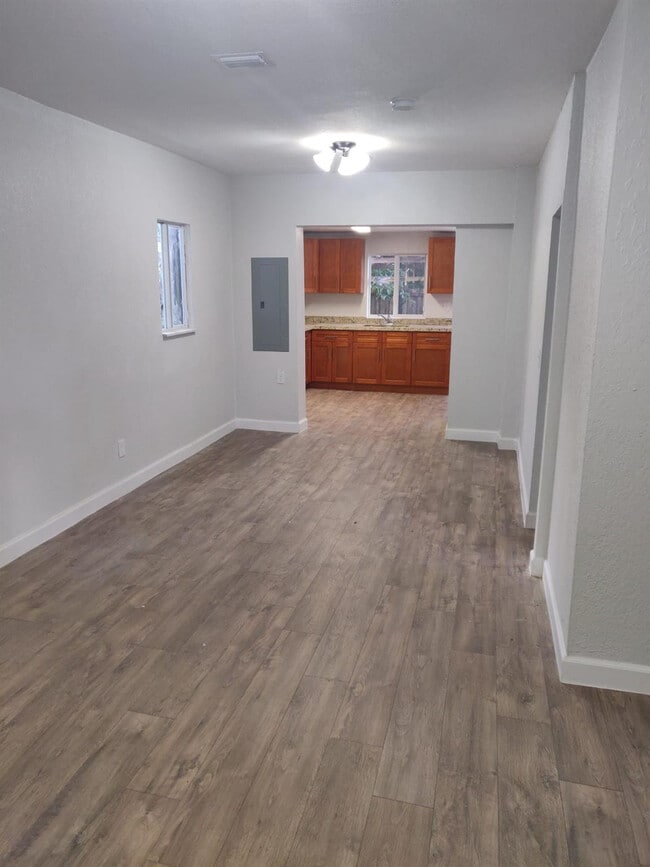 Building Photo - 210 SW 7th St