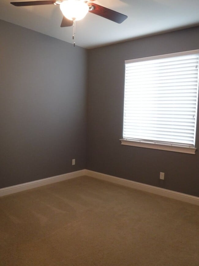 Building Photo - Lovely 4 Bedroom Home!