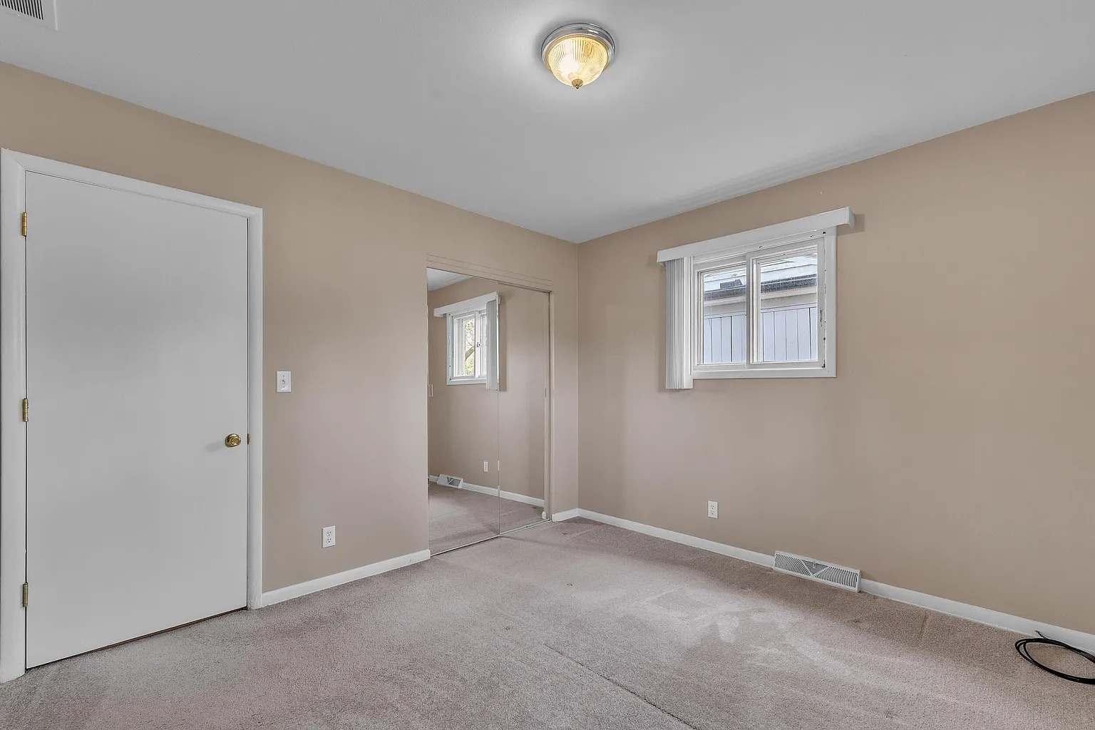 Building Photo - 1114 N Maple Rd