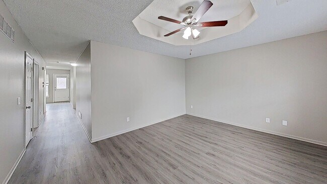 Building Photo - Oak Grove 2 Bedroom 1 1/2 Bath Duplex