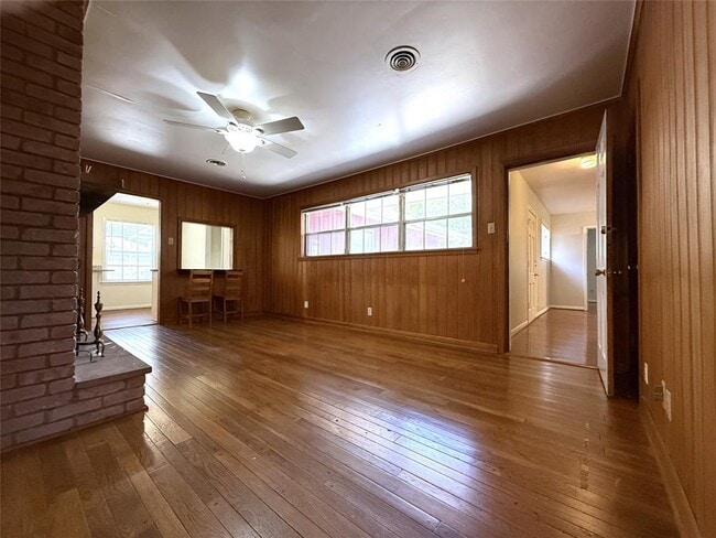 Building Photo - 10607 Clematis Ln