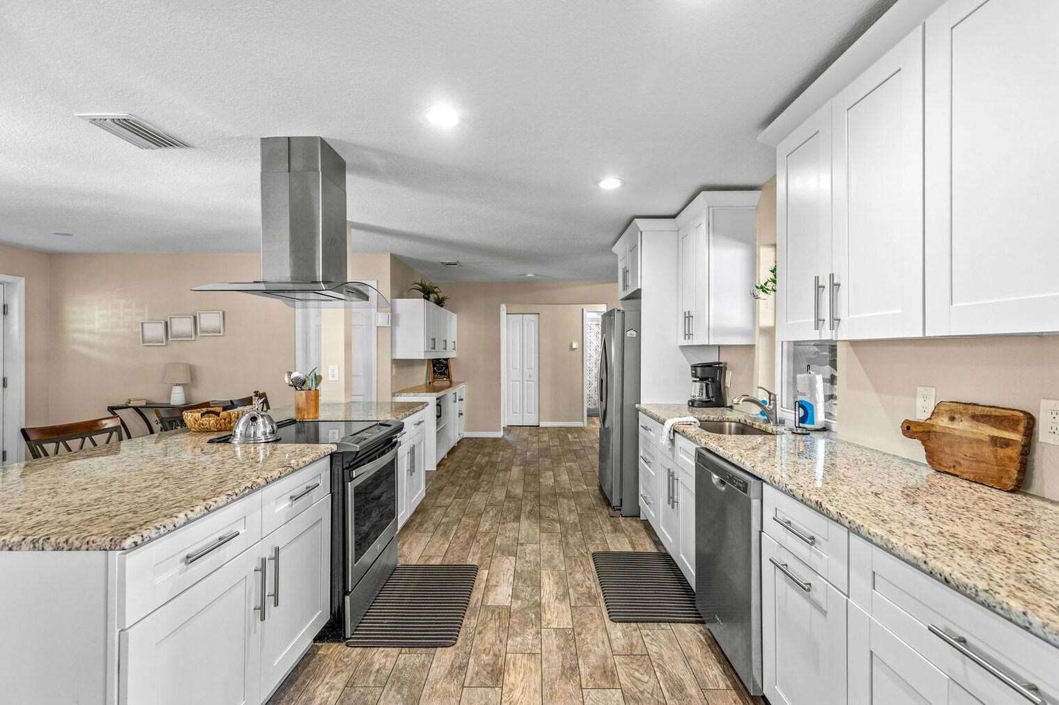 Building Photo - 9444 Laura Anne Dr