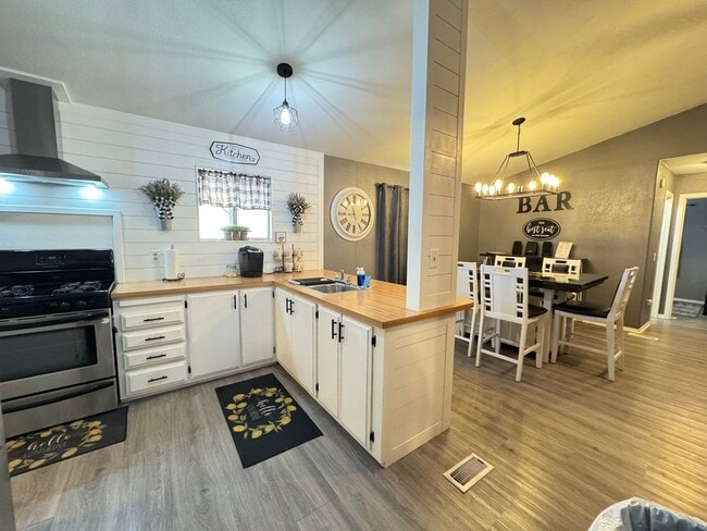 Building Photo - Home close to Casinos and River