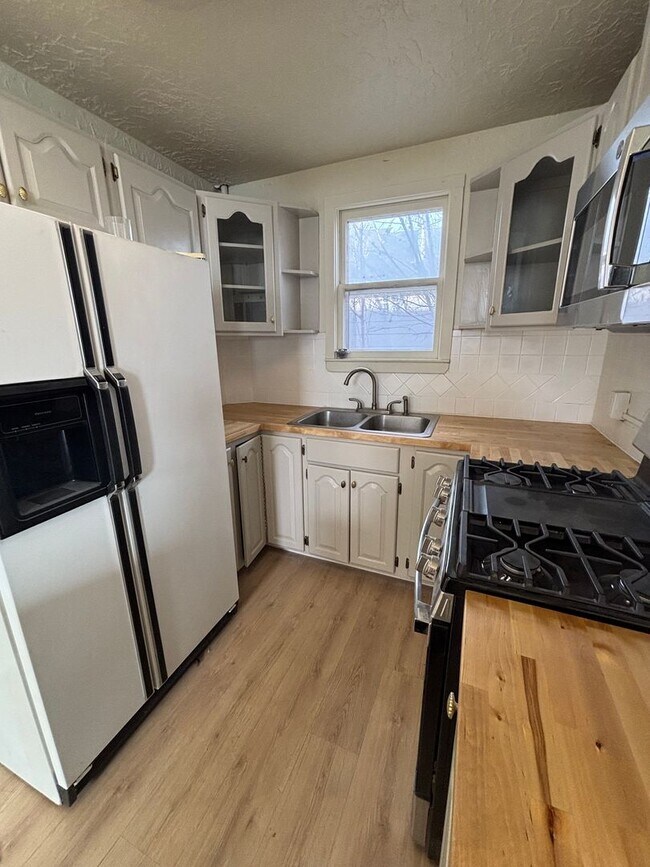 Building Photo - Spacious & Updated 5 Bed Home in Prime Ogden Location