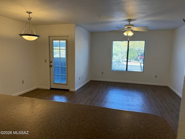 Building Photo - 5751 N Kolb Rd