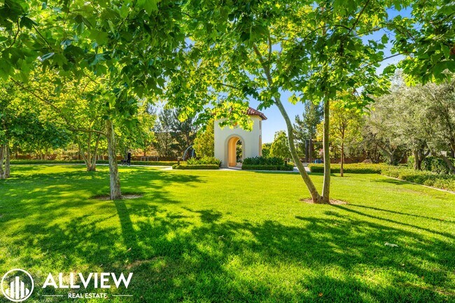 Building Photo - Gorgeous 3 bedroom 2.5 bath home in the newly constructed association of Eastwood Village!