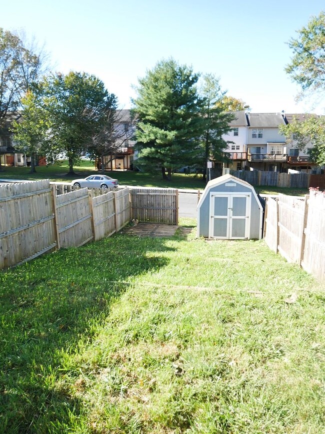 Building Photo - 3 Bedroom Townhome located in Randallstown...