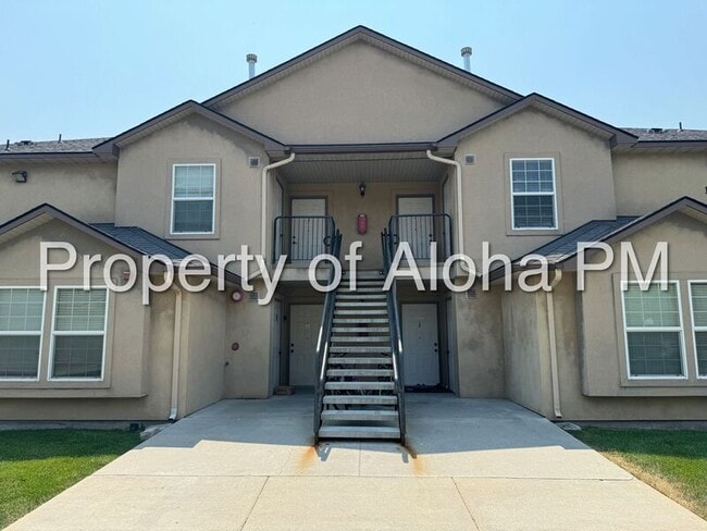 Primary Photo - 1049 W Pine Ave