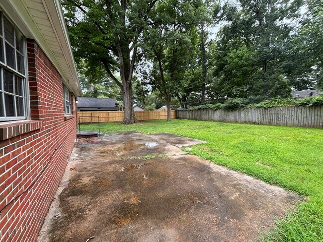 Building Photo - 3065 Earnett St