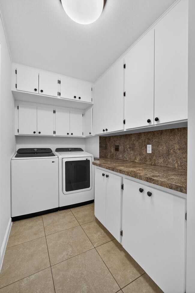 Building Photo - 1776 The 12th Fairway