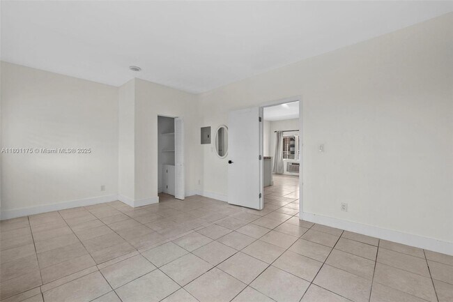 Building Photo - 8135 Crespi Blvd