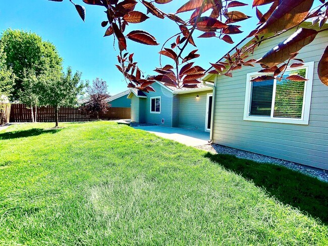 Building Photo - 4 bedroom PLUS office or 5th bedroom in NW Meridian Avail Mid August