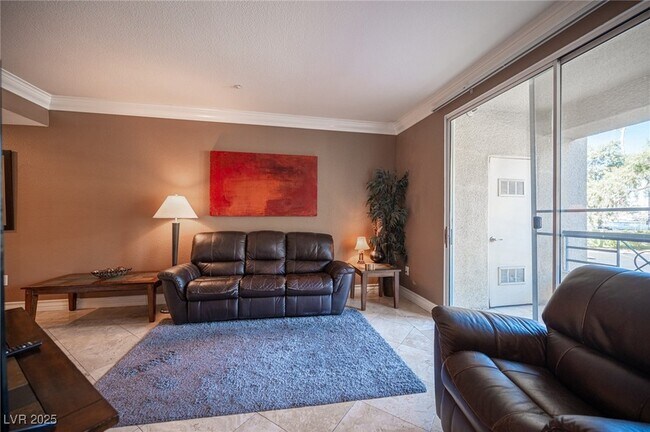 Building Photo - 220 E Flamingo Rd