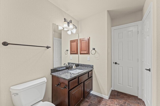 Building Photo - 10 Cayuga Pond Ct