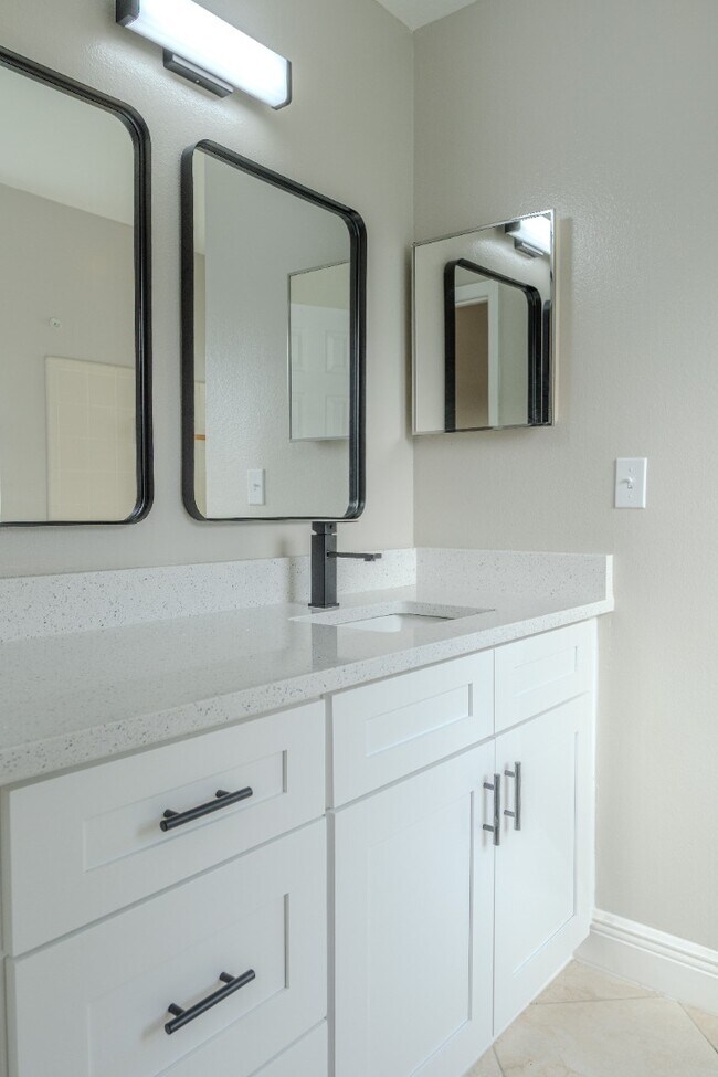 Building Photo - 5004 Laguna Bay Cir