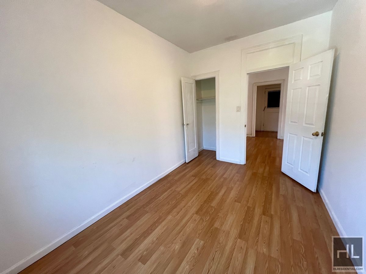 Building Photo - 2-Bedroom 1-Bathroom in an amazing Astoria  Location