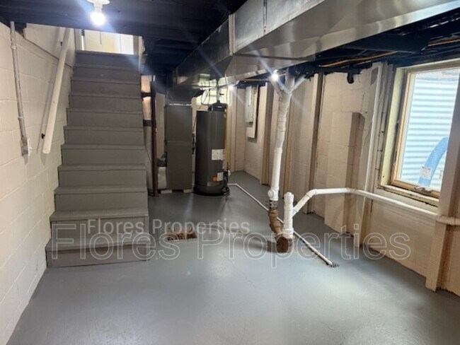 Building Photo - 1018 Urana Ave