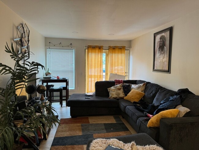 Building Photo - 1 Bedroom just minutes to DH