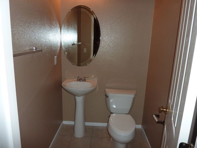 Building Photo - FOR RENT – Available January 10, 2026