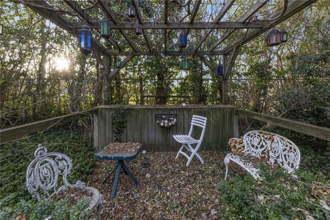 Building Photo - 73 Thames St