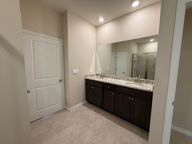 Building Photo - 3 Bedroom 2.5 Bath Single Family Home Promenade Estates