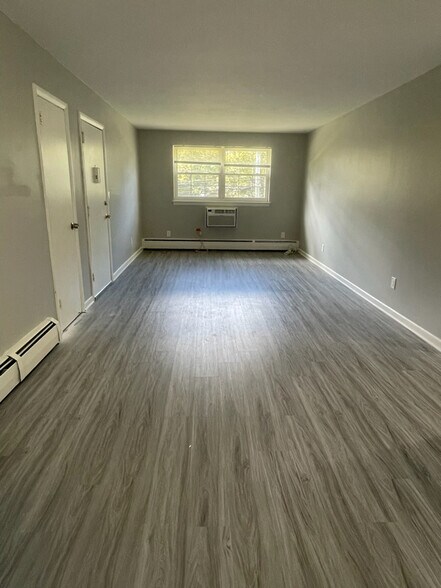 Building Photo - 1570 Willard Ave