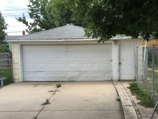 Building Photo - 2156 10th Street Rd