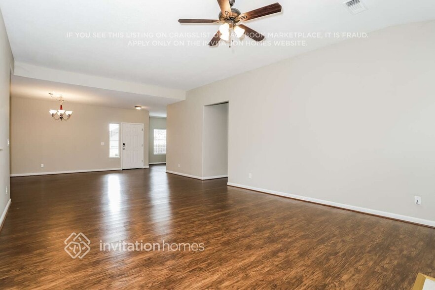 Building Photo - 945 Skyline Dr