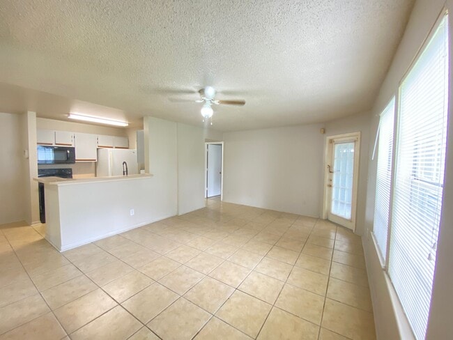 Building Photo - 6100 Westgate Dr