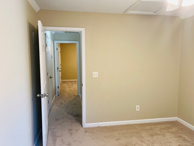 Building Photo - Charming 3 bed, 2 full bath home in Villa Rica!