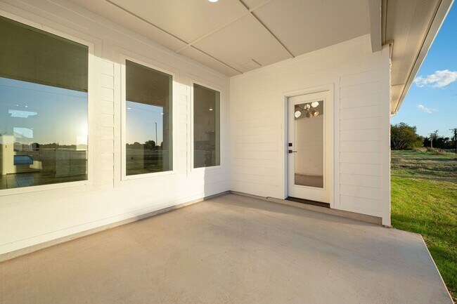 Building Photo - 5017 Misty Wood Ln