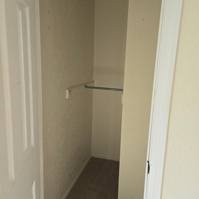 Building Photo - 4 Bedroom House
