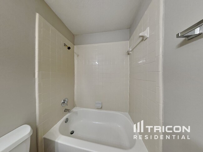Building Photo - 4035 Mossy Spring Ln