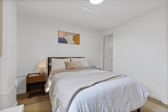 Building Photo - 7227 SE Hawthorne Blvd