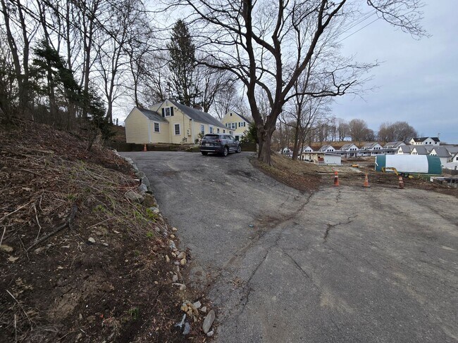 Building Photo - 5 Hillside Ave