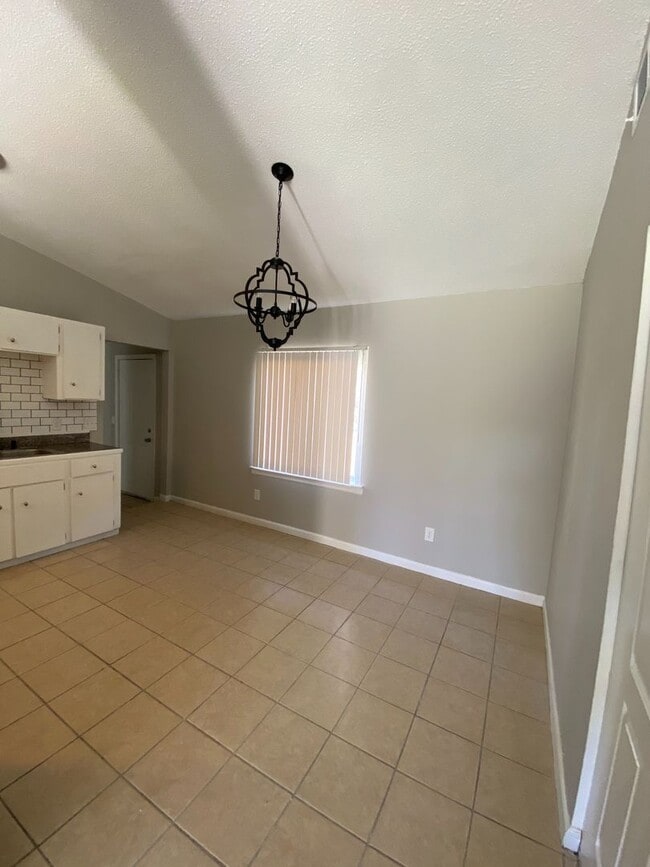 Building Photo - 239 Pointe S Dr