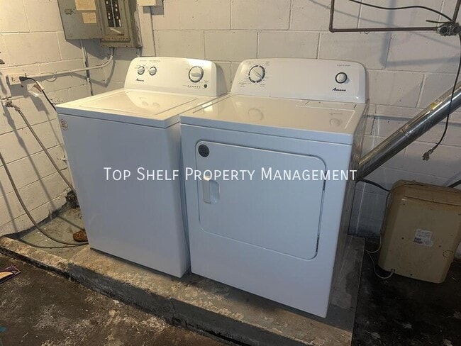 Building Photo - 116 Park Ave