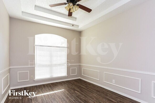 Building Photo - 1701 Oxford Dr