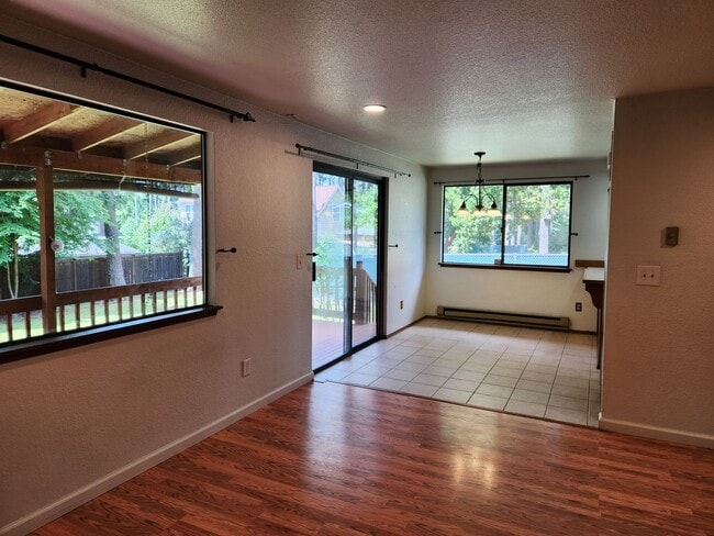 Building Photo - 3 Bedroom Rambler In Central Kitsap