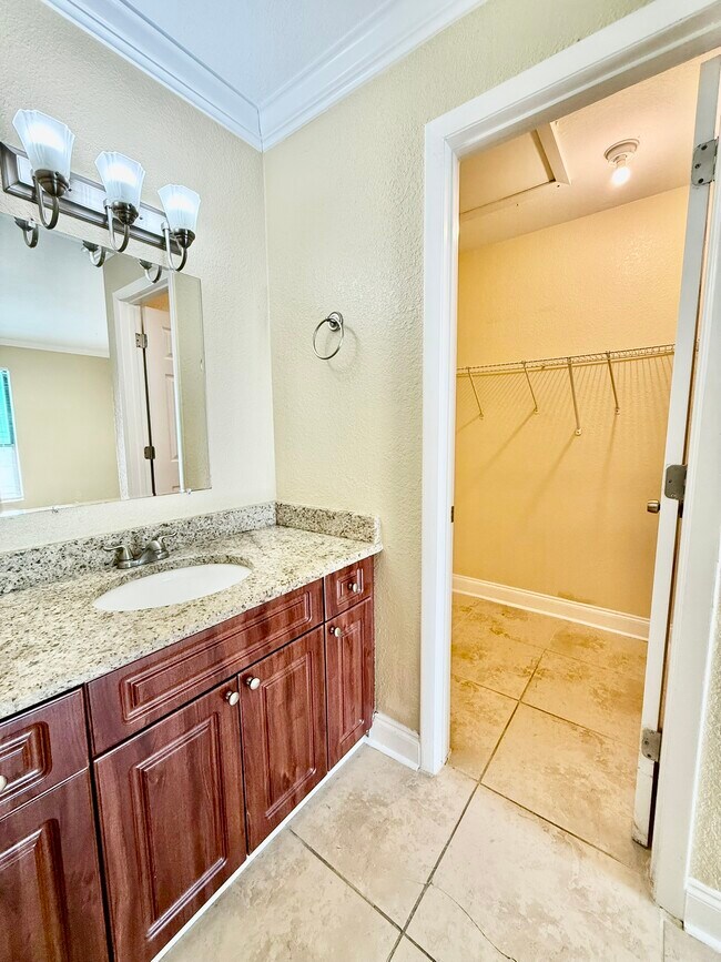 Building Photo - 455 Alt 19