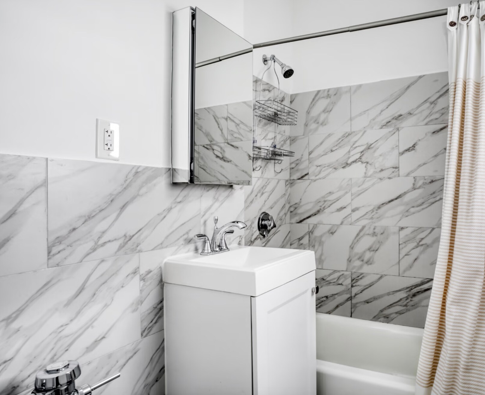 Building Photo - 249 Chestnut Hill Ave