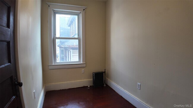 Building Photo - 8 Morris Crescent