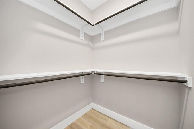 Building Photo - 819 E 40th St