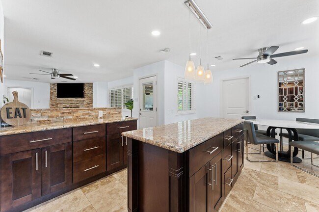 Building Photo - 5511 Queensloch Dr