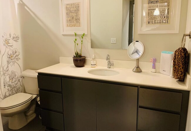Bathroom - 1260 Martin St