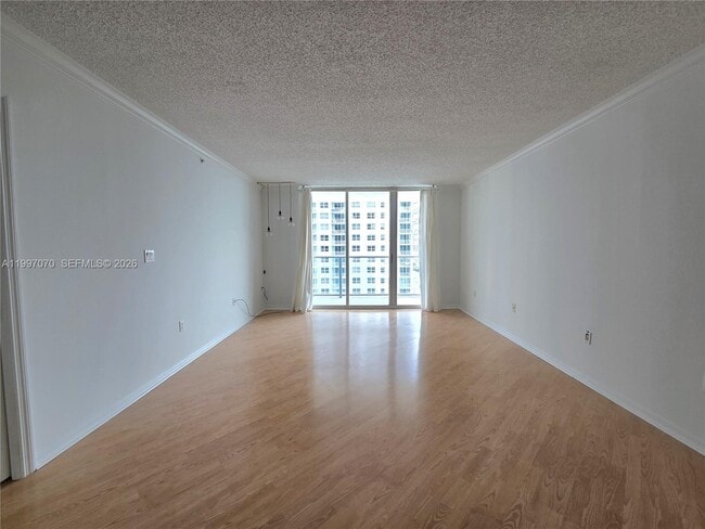 Building Photo - 1155 Brickell Bay Dr