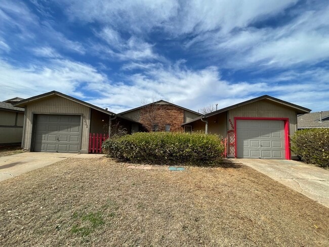 Primary Photo - 2 bedroom duplex for rent in SW OKC near I...