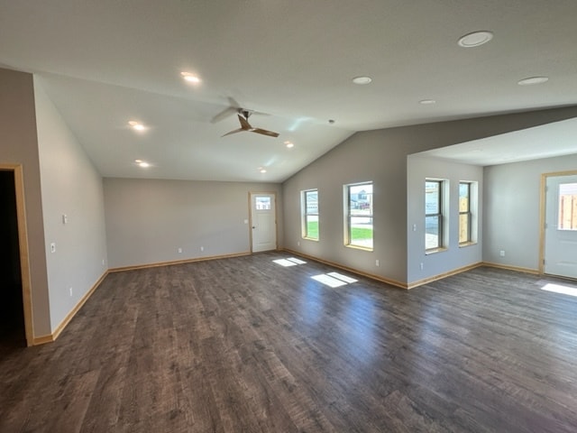 Building Photo - 404 Walnut Ct E