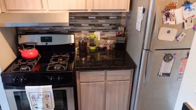 Range, Fridge - 1202 Newning Ave