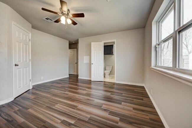 Building Photo - 1011 W Gemini Rd